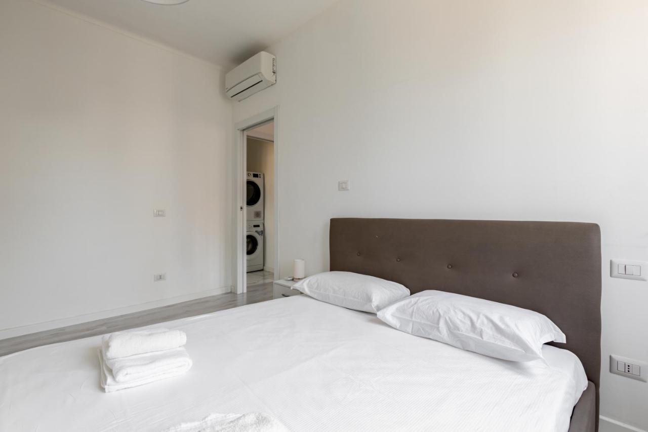 Garibaldi & Gae Aulenti Modern With Private Parking! Apartment *