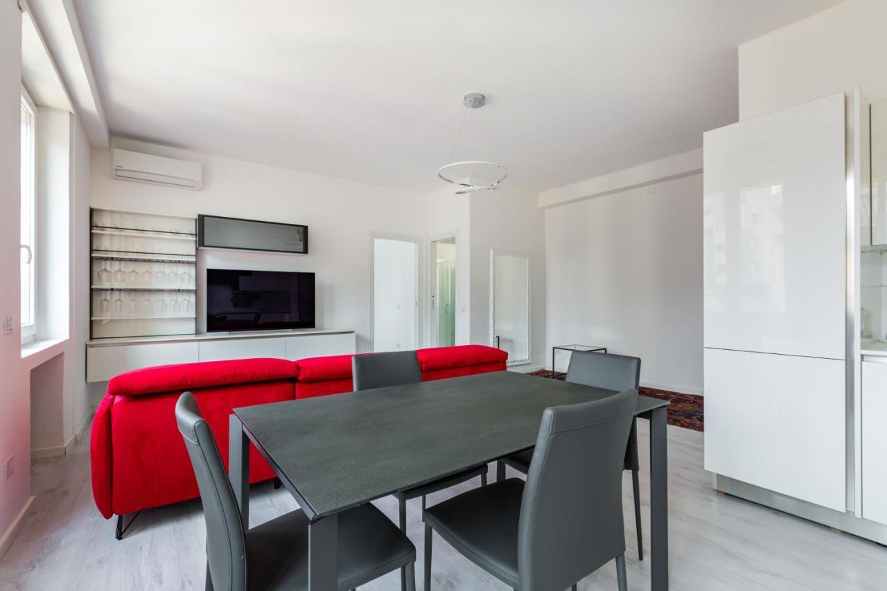 Garibaldi & Gae Aulenti Modern With Private Parking! Apartment *