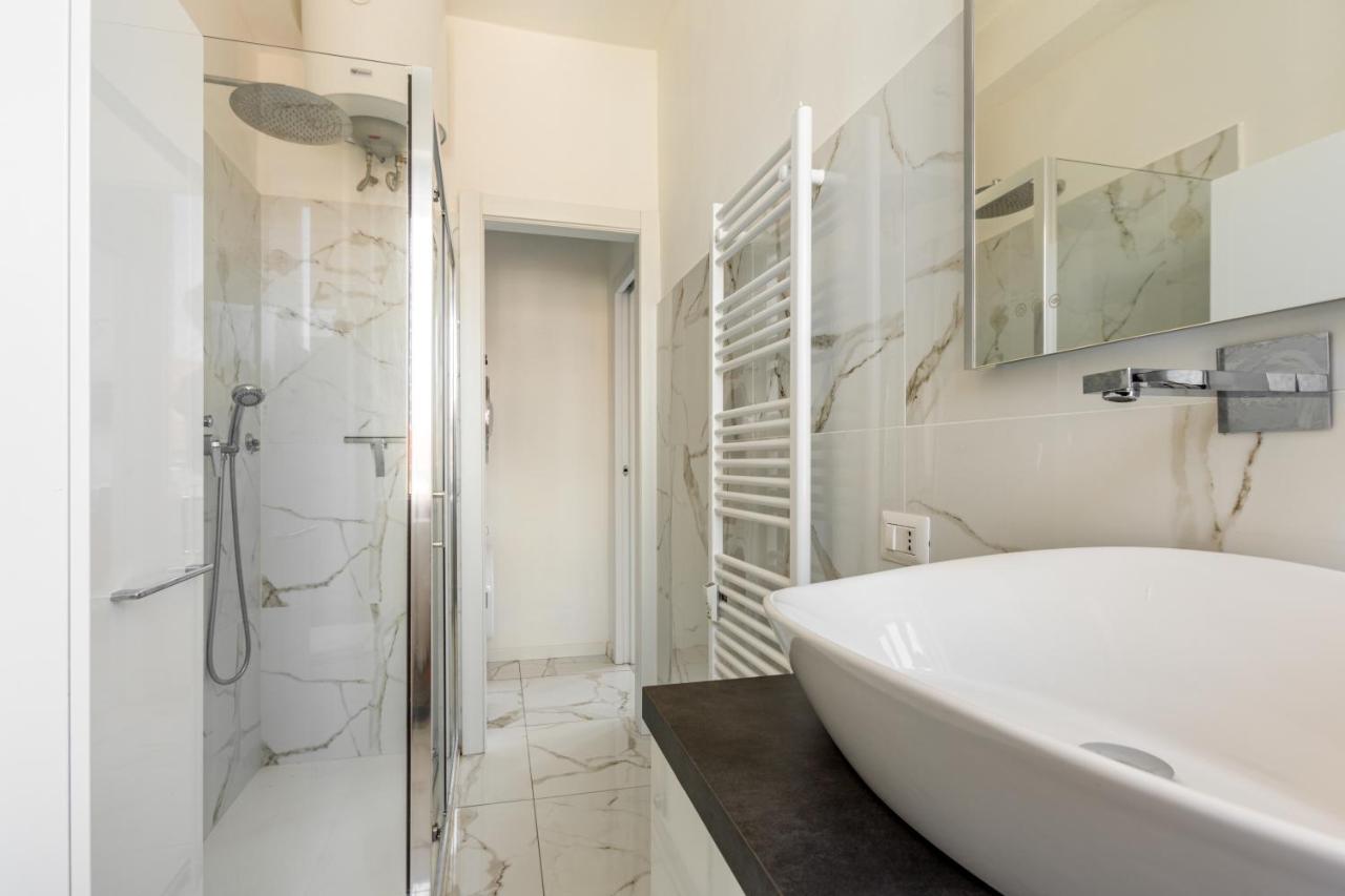 Garibaldi & Gae Aulenti Modern With Private Parking! Apartment